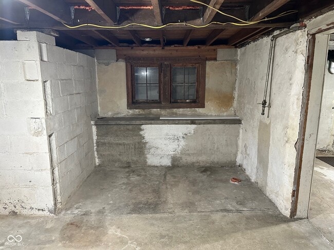 Building Photo - 310 S Nebraska St