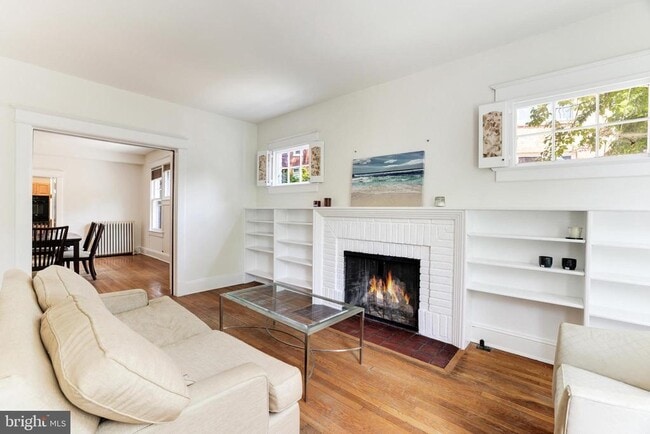 Building Photo - 2015 Allen Pl NW