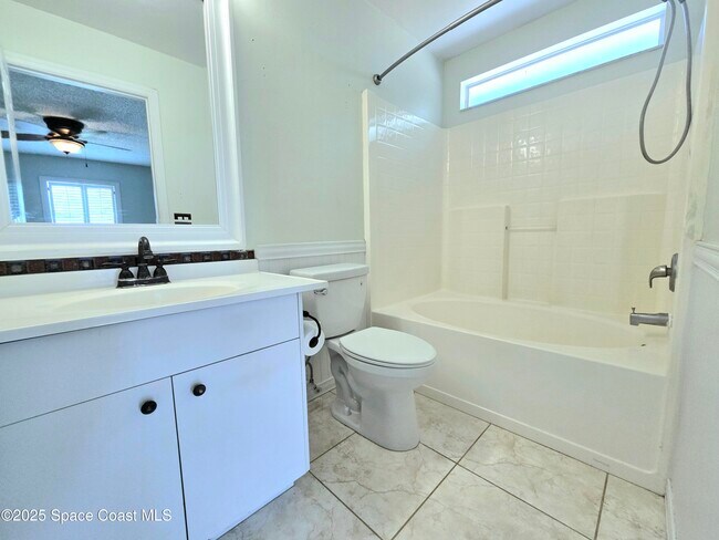 Building Photo - 4445 Greenhill St