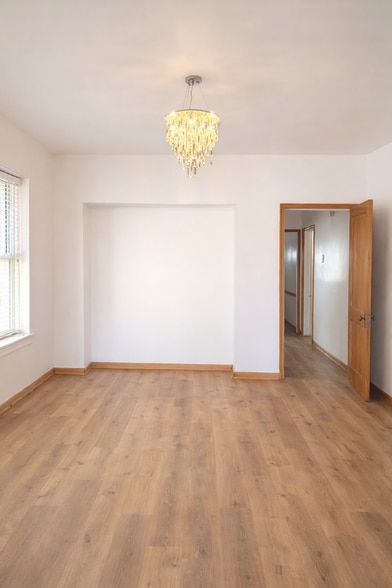 Building Photo - 1539 W 71st St