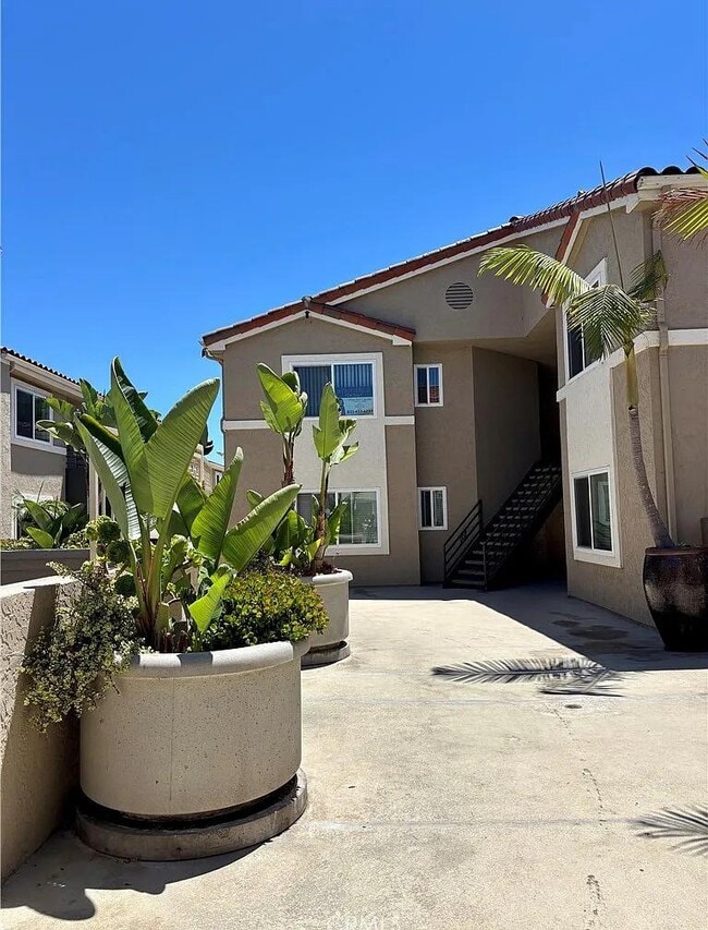 Building Photo - 7405 Charmant Dr