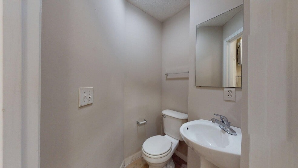 Building Photo - Spacious 3 Bedroom in Ross Park