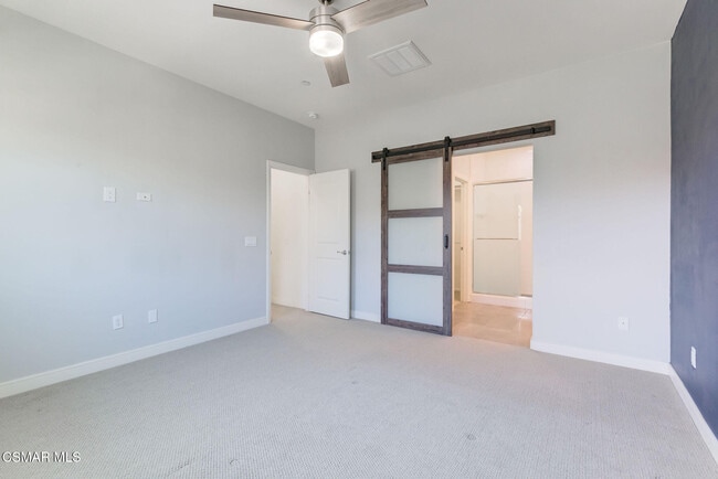 Building Photo - 597 Mustang St