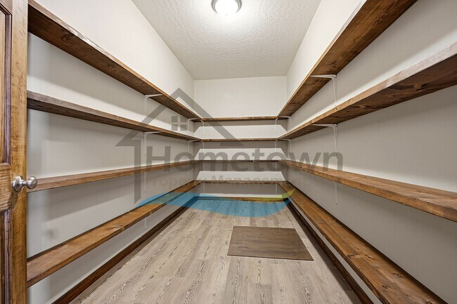 Building Photo - 4 Bedroom 2 Bathroom Home with Attached 2-Car Garage Available in Blanchard!