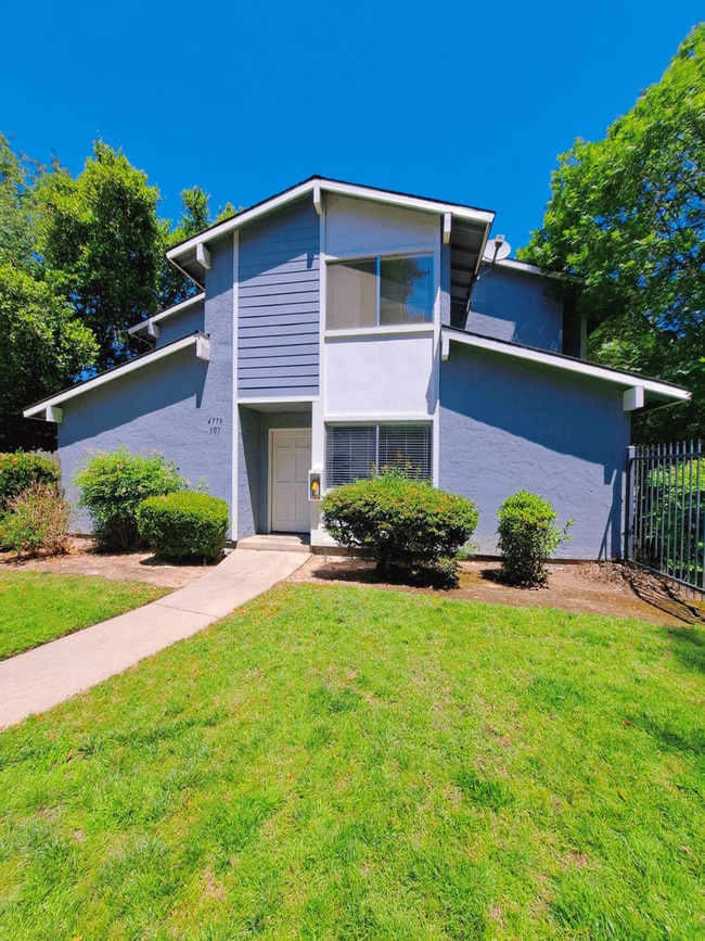 Building Photo - 4779 N Cedar Ave