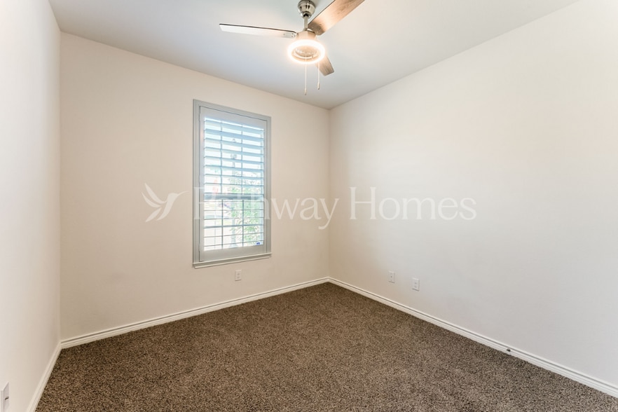 Building Photo - 2300 Pyrite Dr