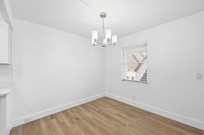 Building Photo - 1043 Cornwall C