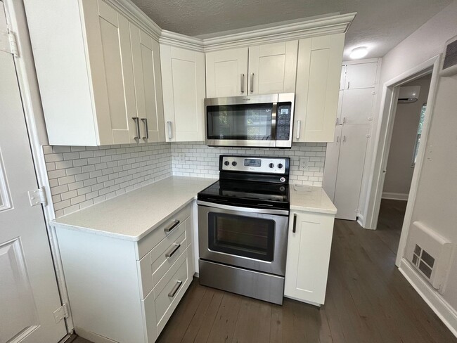 Building Photo - Above Detached Garage 1/1 in Colonialtown North