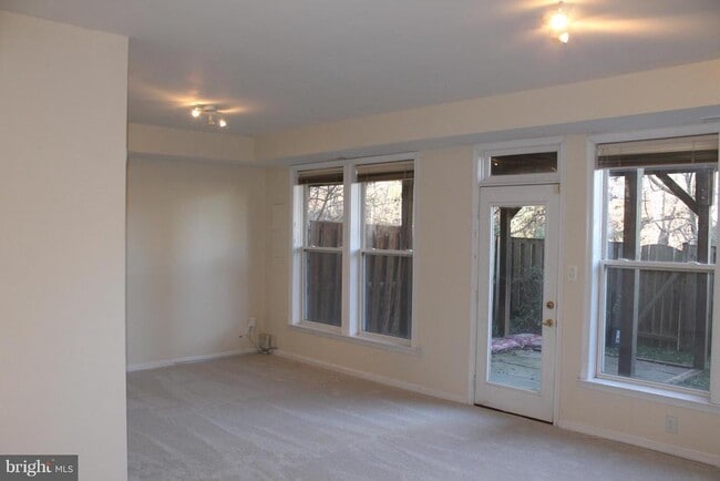 Building Photo - 47682 Loweland Terrace