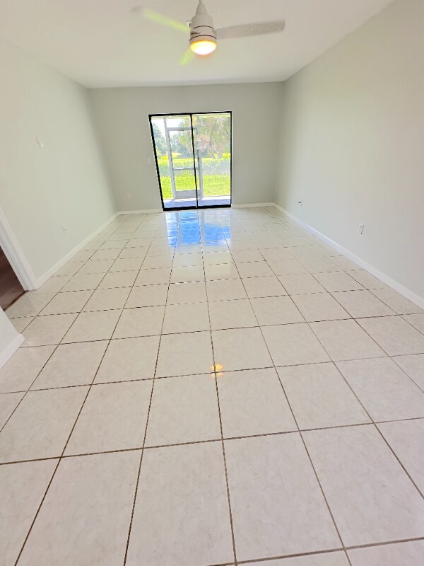 Building Photo - 203 Golf Club Ln