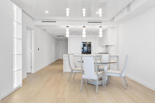 Building Photo - 1116 N Ocean Blvd