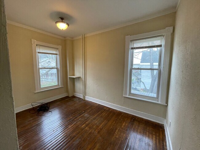 Building Photo - 25 Woodlawn Ave