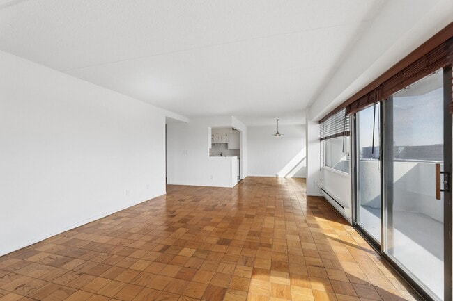 Building Photo - 1600 Center Ave