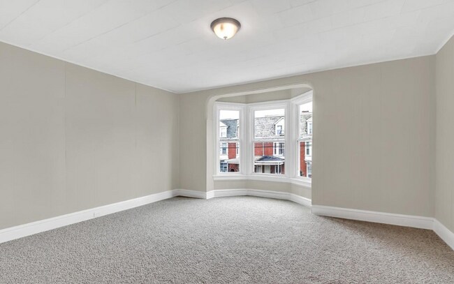 Building Photo - Spacious 4 Bedroom, 1 Bath Home in York, Pa!