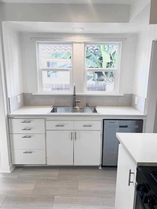 Building Photo - 4626 6th Ave