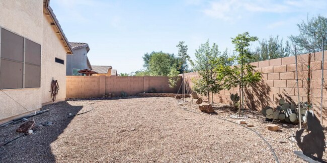 Building Photo - 4 bedroom 2 bath house