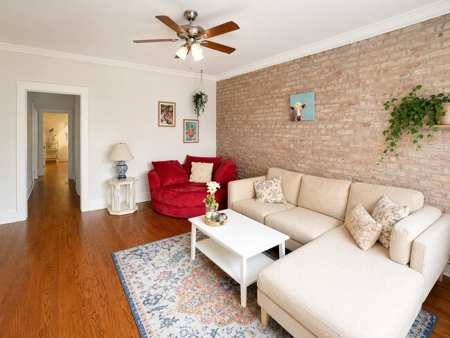 Building Photo - 2467 N Clark St