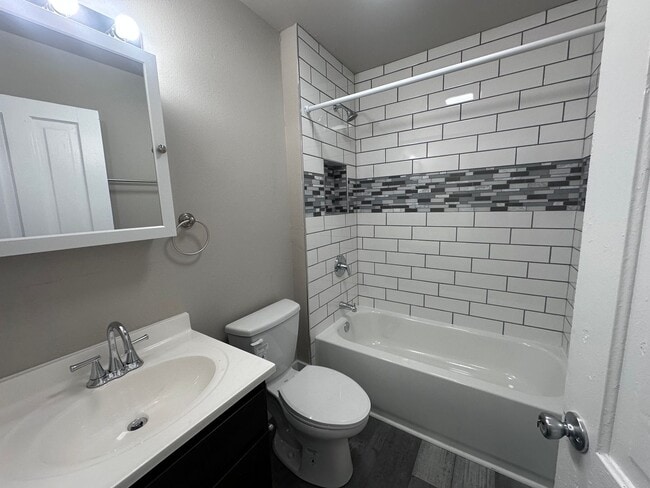 Building Photo - Large Open Concept 5BR/2BA Rent to Own Home with Office