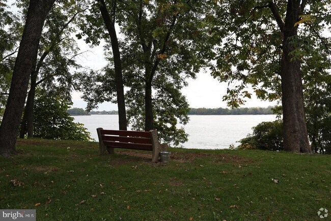 Building Photo - 44303 Delaire Landing Rd