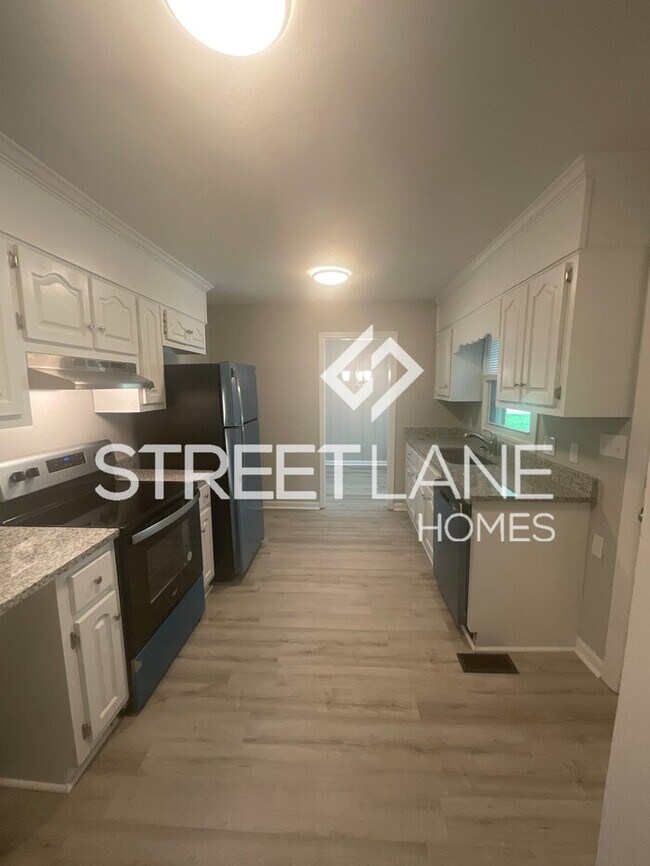 Building Photo - 1/2 MONTHS RENT FREE WITH A SIGNED LEASE B...