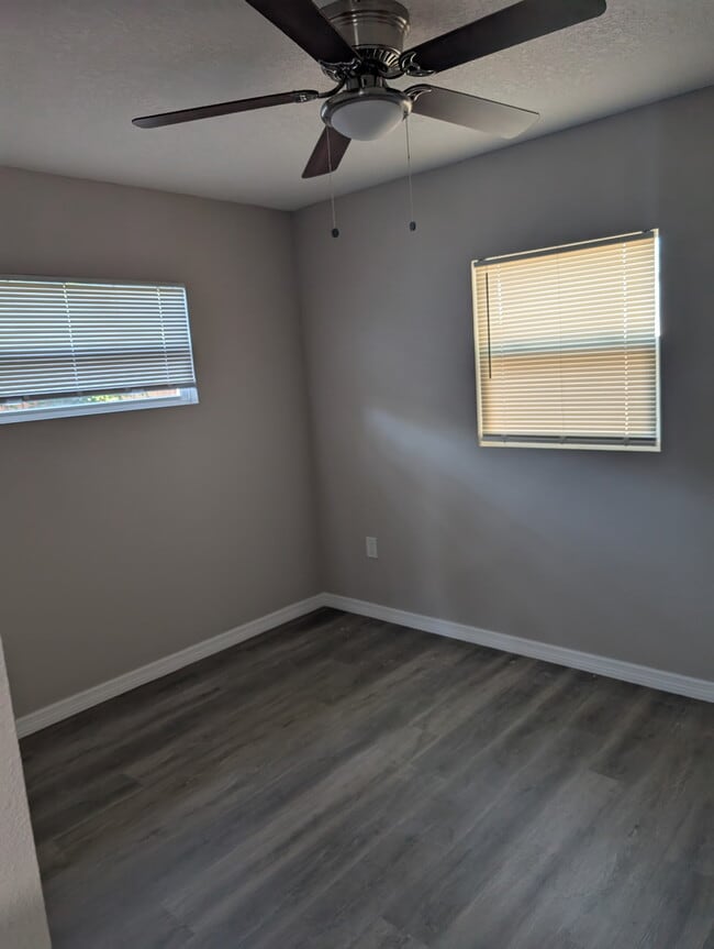 Building Photo - 710 S Lee Ave