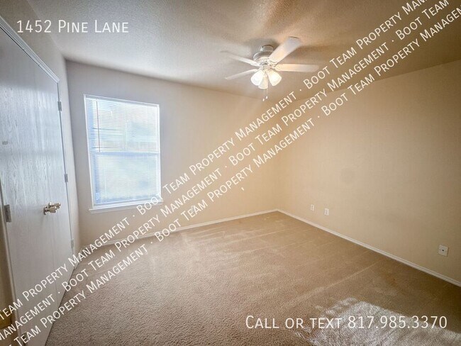Building Photo - 1452 Pine Ln