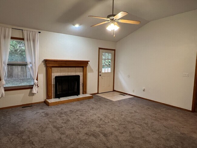 Building Photo - Orchard Crest Home with Willard Schools