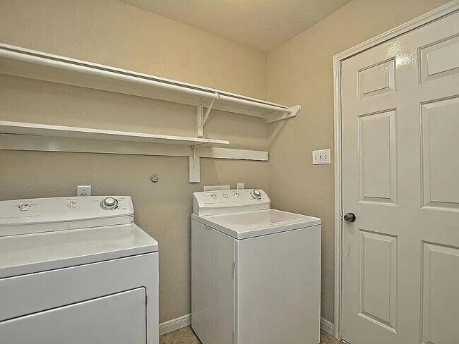 Building Photo - 1207 Chinquapin Ct