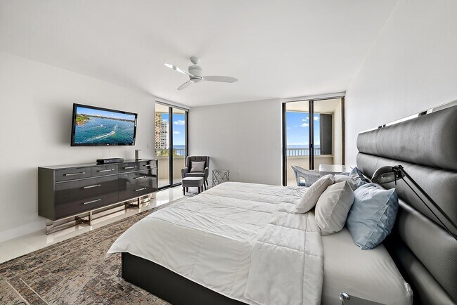 Building Photo - 5070 N Ocean Dr