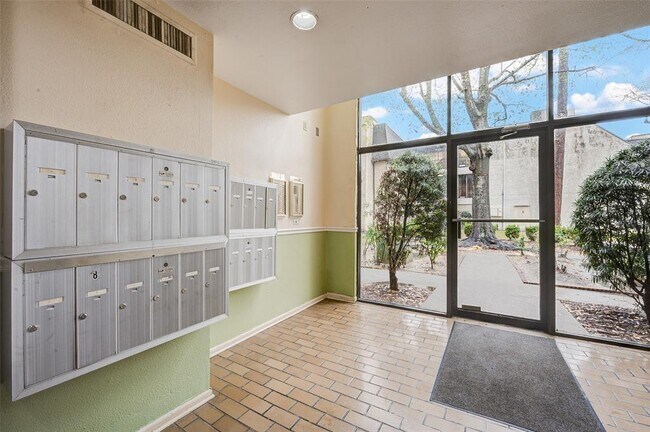 Building Photo - 8433 Hearth Dr