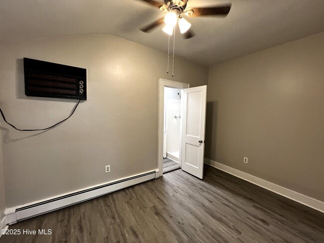 Building Photo - 1221 Carolina Ave