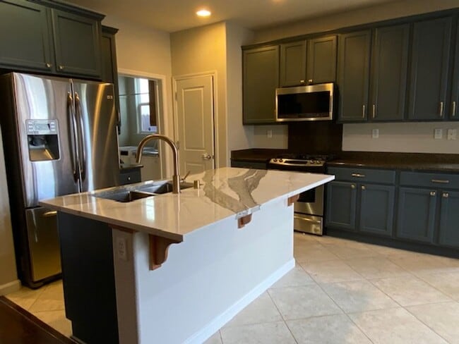 Building Photo - Cute Roseville home walking distance to Ki...