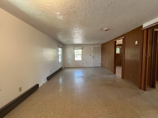 Building Photo - Charming 2-Bedroom Home with Open Living Space and Tile Flooring