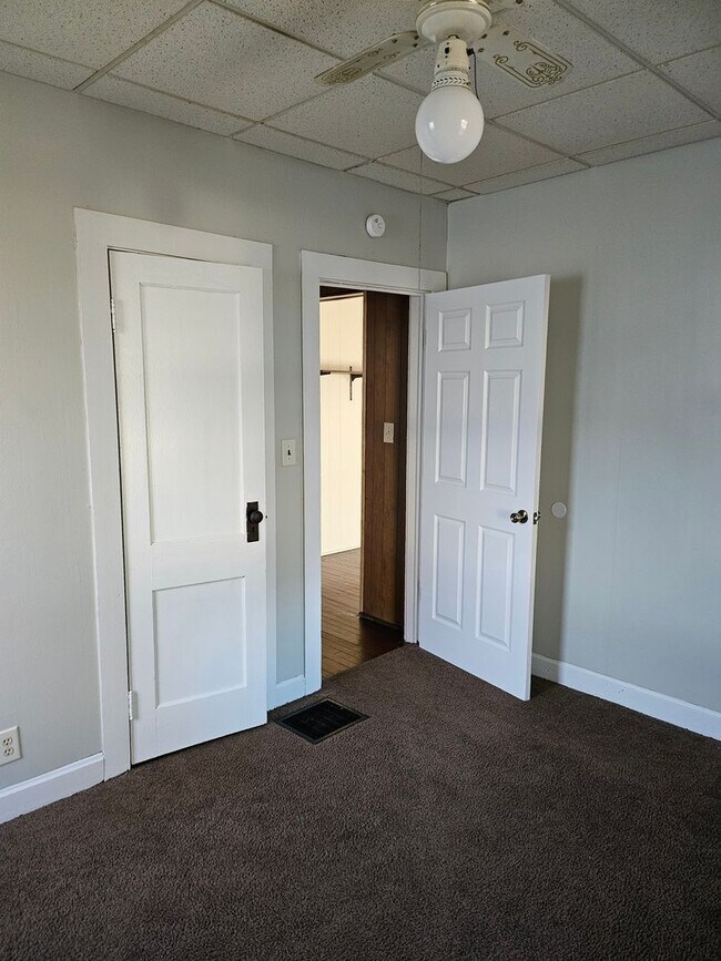 Building Photo - 3 Bed 1 bath house