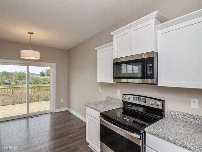 Building Photo - 3 br, 2.5 bath Townhome - Covenant Cove To...