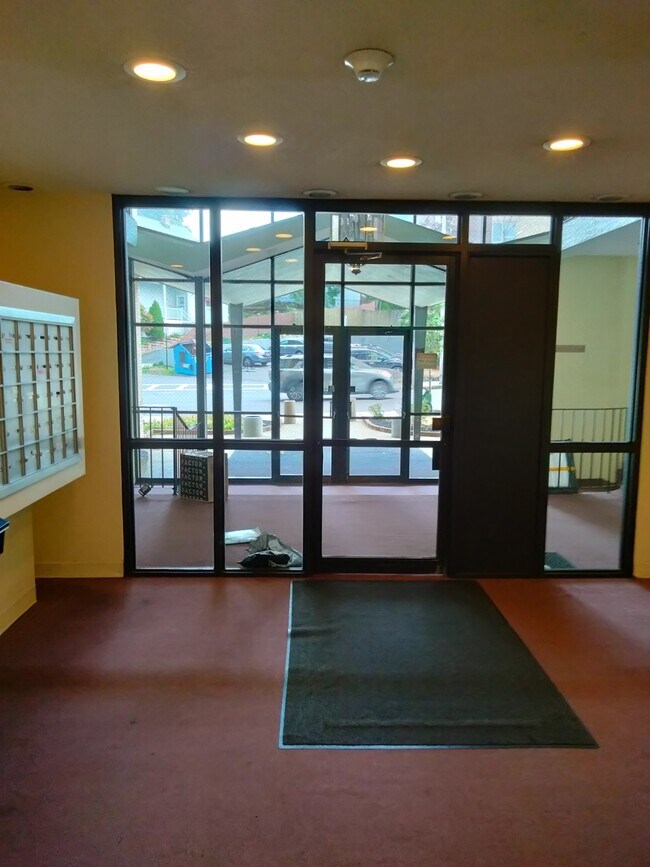 Primary Photo - 340 Main St