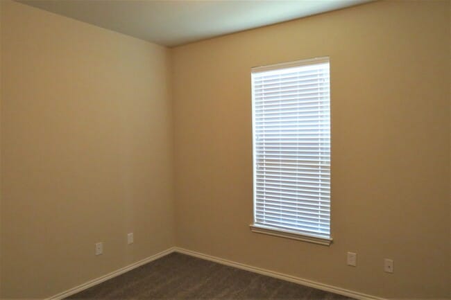 Building Photo - 3/2/2 off HWY 46 / Fridge / Interior Washe...