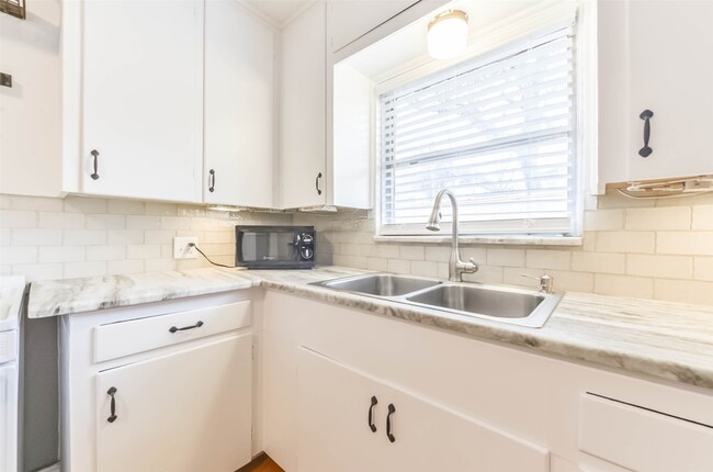 Building Photo - 4615 Braeburn Dr