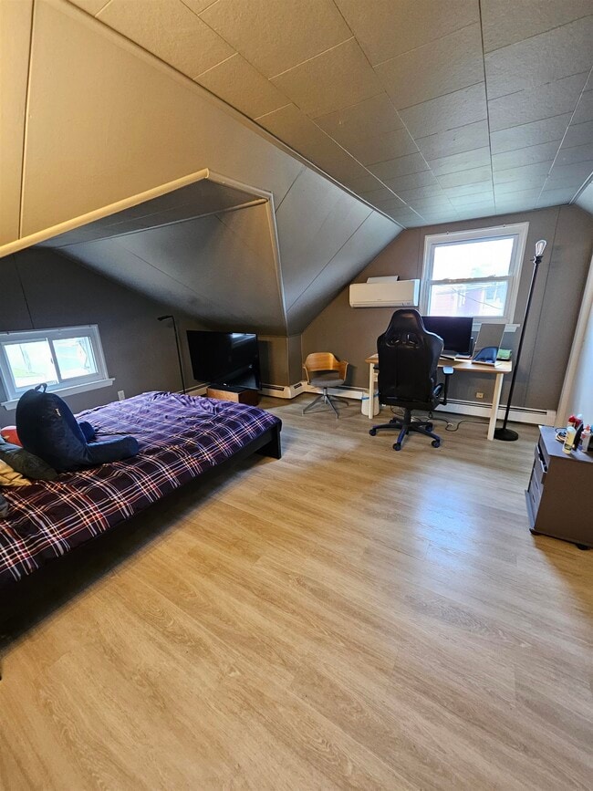 Building Photo - 301 E Glen Ave