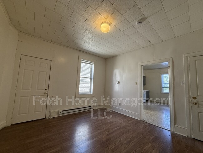 Building Photo - 347 S George St