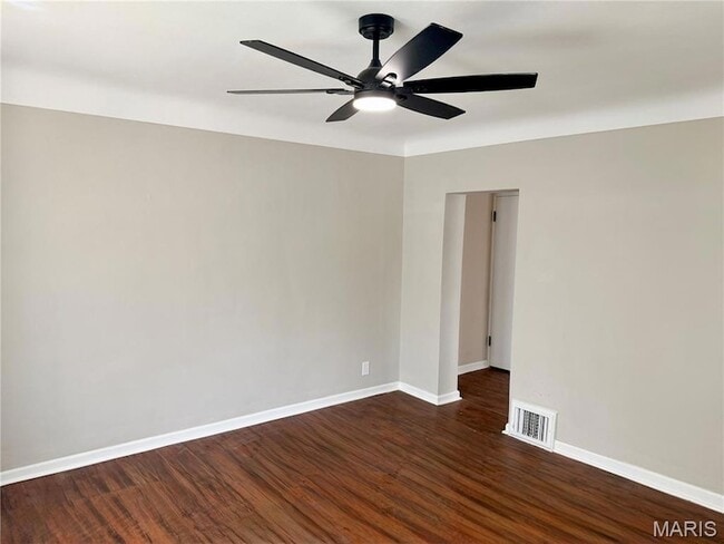 Building Photo - 1928 Macklind Ave