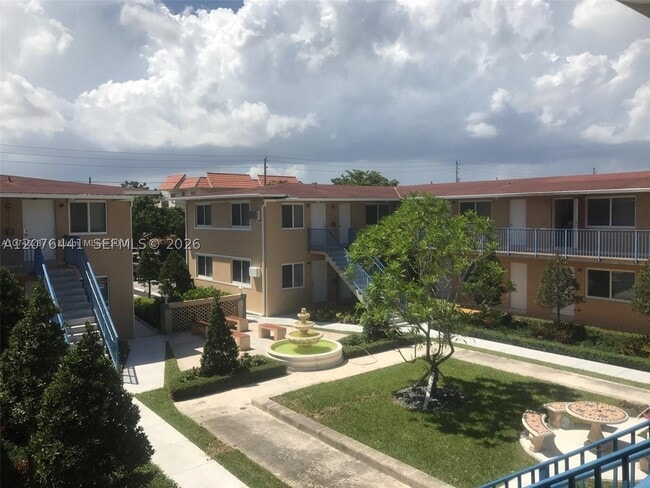 Building Photo - 211 Northwest Dr