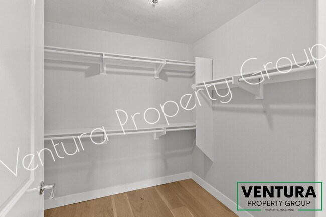 Building Photo - Spacious 2-Bedroom Condo with 2 Full Baths in Oxnards Channel Island