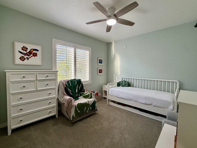 Building Photo - Vibrant 3 Bedroom Townhome in Bressi Ranch