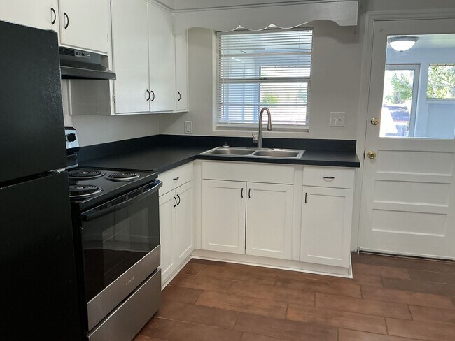 Building Photo - Shaw - 210/212 Allamanda