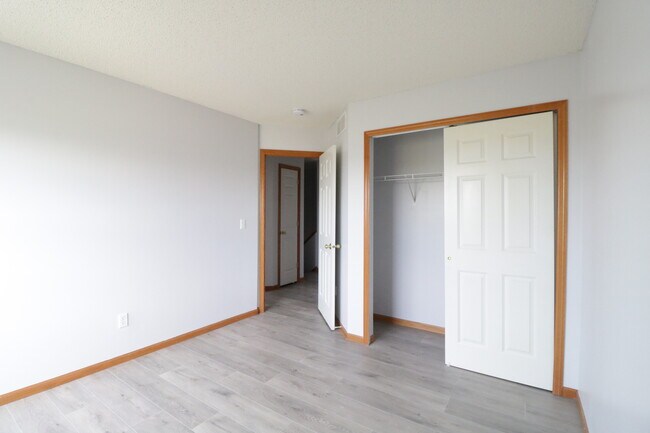 Building Photo - 7860 Old Carriage Ct