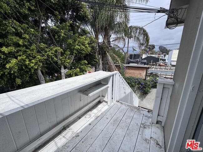 Building Photo - 4419 W Rosecrans Ave