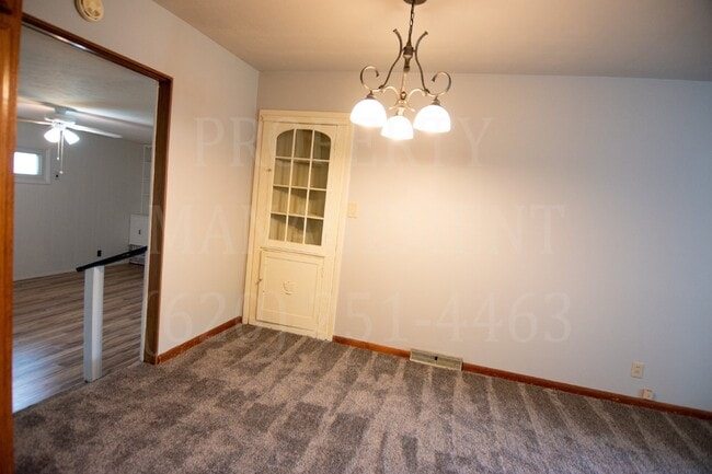 Building Photo - 4 Bedroom 2 Bath