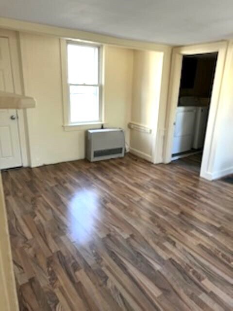 Building Photo - 3 bedofrd st bath