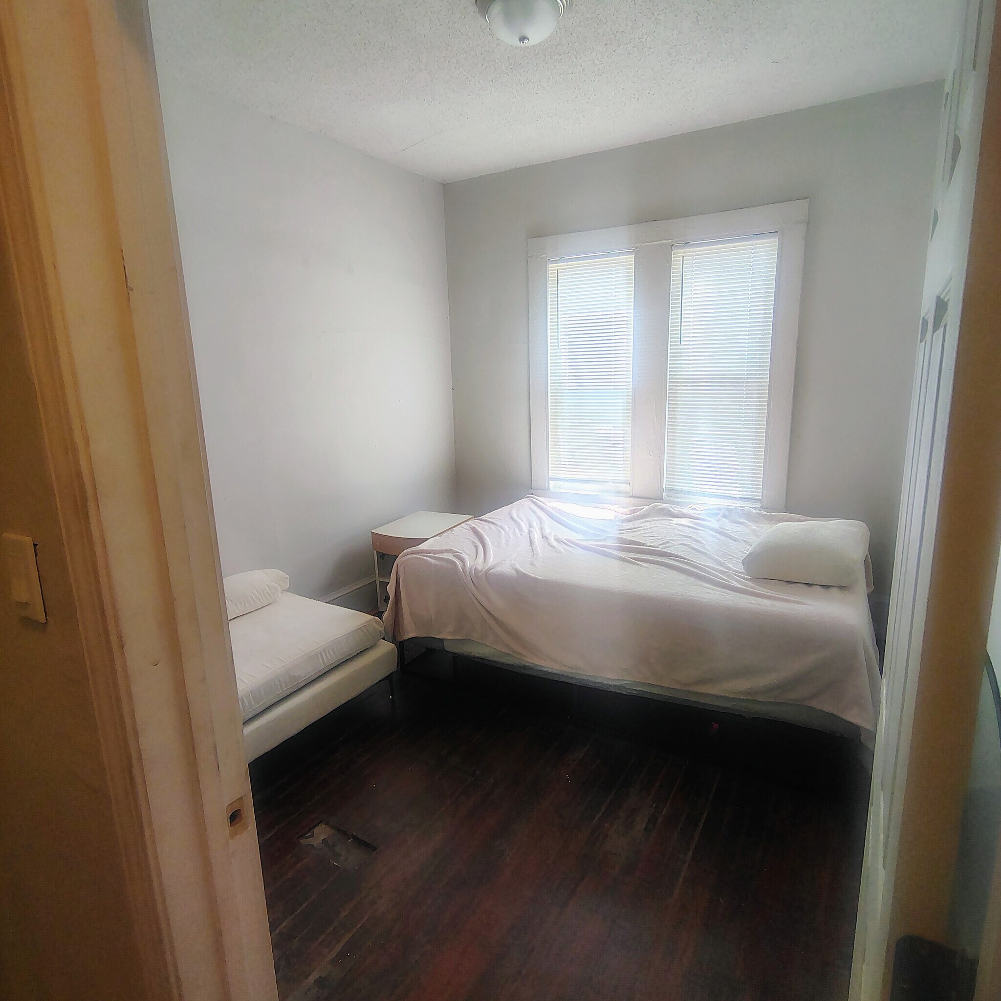 Building Photo - Room in Duplex on Centre St